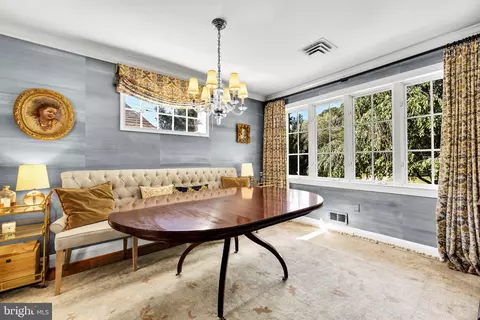 Dining - 1 St Georges Rd, Baltimore, MD 21210 photo 2 of 6