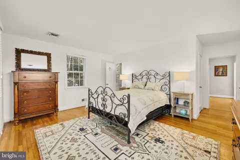 Bedroom - 1 St Georges Rd, Baltimore, MD 21210 photo 2 of 8