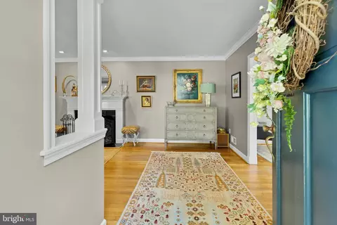 Entry Way - 1 St Georges Rd, Baltimore, MD 21210 photo 3 of 7