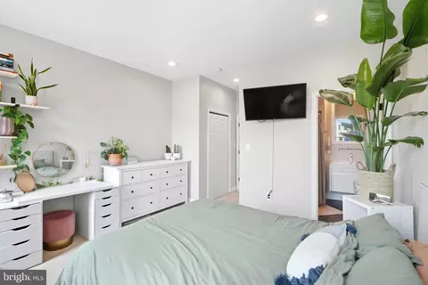 Bedroom - 4327 Falls Rd, Baltimore, MD 21211 photo 4 of 4