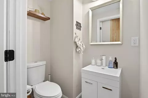 Bath - 4327 Falls Rd, Baltimore, MD 21211 photo 4 of 4