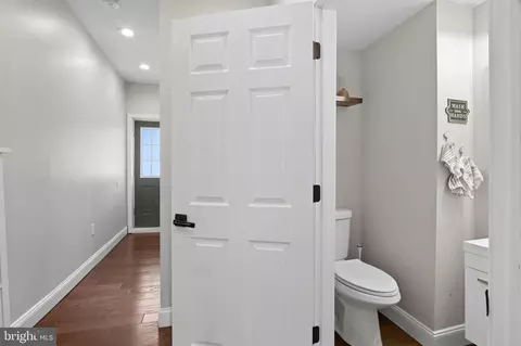 Entry Way - 4327 Falls Rd, Baltimore, MD 21211 photo 3 of 4