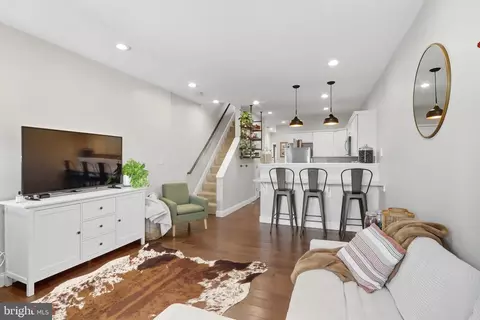 Entry Way - 4327 Falls Rd, Baltimore, MD 21211 photo 2 of 4