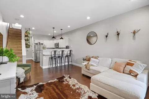 Entry Way - 4327 Falls Rd, Baltimore, MD 21211 photo 1 of 4