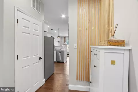Entry Way - 4327 Falls Rd, Baltimore, MD 21211 photo 4 of 4