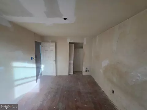 Entry Way - 5210 Saybrook Rd, Baltimore, MD 21206 photo 2 of 5