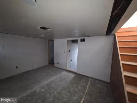 Entry Way - 5210 Saybrook Rd, Baltimore, MD 21206 photo 5 of 5