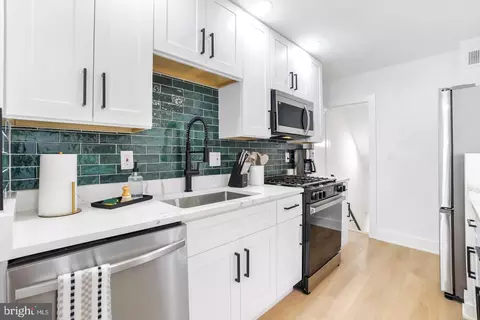 Kitchen - 1237 Hull St #1237, Baltimore, MD 21230 photo 2 of 3