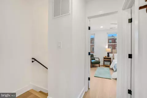Entry Way - 1237 Hull St #1237, Baltimore, MD 21230 photo 2 of 4