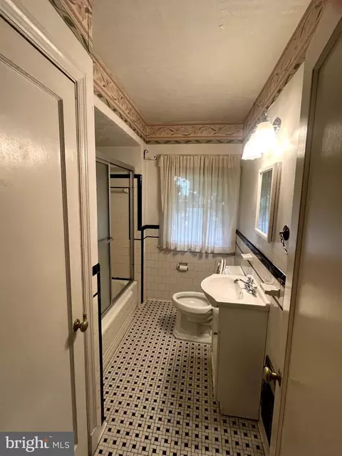 Bath - 1575 Winston Ave, Baltimore, MD 21239 photo 1 of 1
