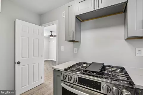 Entry Way - 808 Jack St, Baltimore, MD 21225 photo 5 of 11