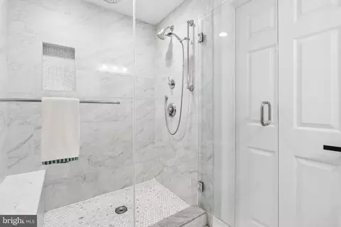 Bath - 640 E Fort Ave, Baltimore, MD 21230 photo 4 of 6