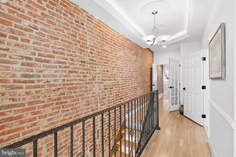 Entry Way - 640 E Fort Ave, Baltimore, MD 21230 photo 7 of 9