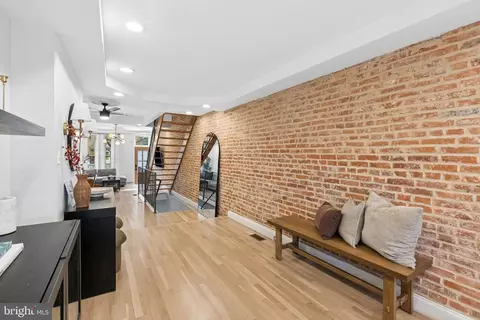 Entry Way - 640 E Fort Ave, Baltimore, MD 21230 photo 5 of 9