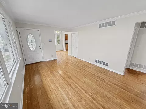 Living - 4610 Schley Ave, Baltimore, MD 21206 photo 2 of 5