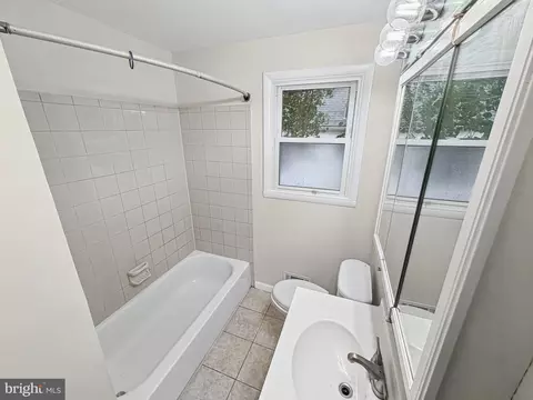 Bath - 4610 Schley Ave, Baltimore, MD 21206 photo 3 of 7
