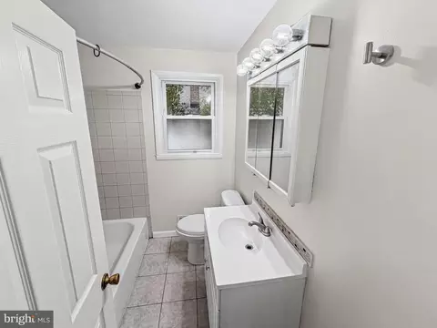 Bath - 4610 Schley Ave, Baltimore, MD 21206 photo 2 of 7