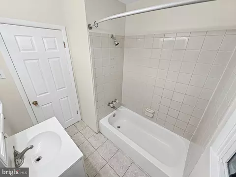 Bath - 4610 Schley Ave, Baltimore, MD 21206 photo 4 of 7