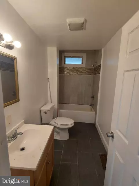 Bath - 3718 Boarman Ave, Baltimore, MD 21215 photo 1 of 2