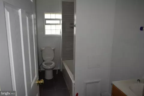 Entry Way - 3718 Boarman Ave, Baltimore, MD 21215 photo 4 of 5