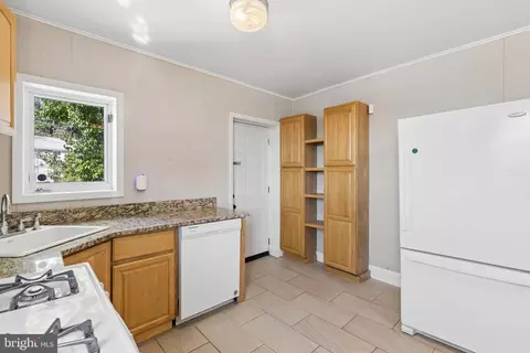 Entry Way - 1012 W 41 Street St, Baltimore, MD 21211 photo 4 of 6