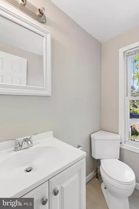 Bath - 1012 W 41 Street St, Baltimore, MD 21211 photo 3 of 4