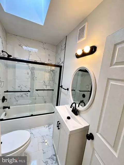Bath - 1603 N Warwick Ave, Baltimore, MD 21216 photo 2 of 2