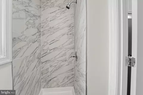 Bath - 4801 Crowson Ave, Baltimore, MD 21212 photo 1 of 2