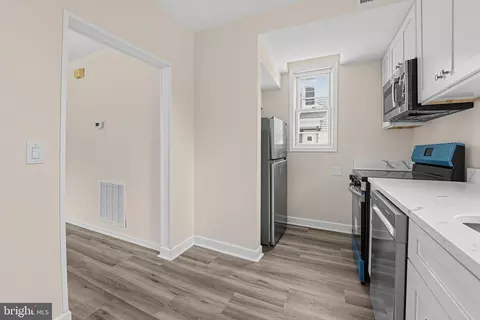 Entry Way - 4801 Crowson Ave, Baltimore, MD 21212 photo 2 of 5