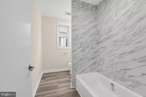 Entry Way - 4801 Crowson Ave, Baltimore, MD 21212 photo 4 of 5