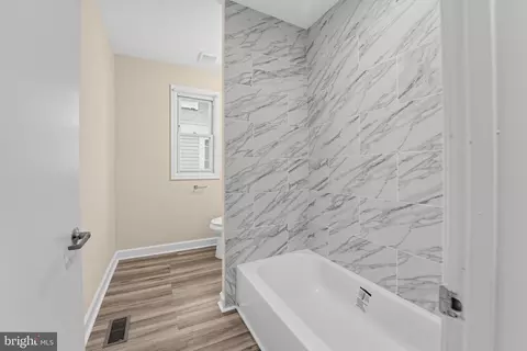 Entry Way - 4801 Crowson Ave, Baltimore, MD 21212 photo 3 of 5