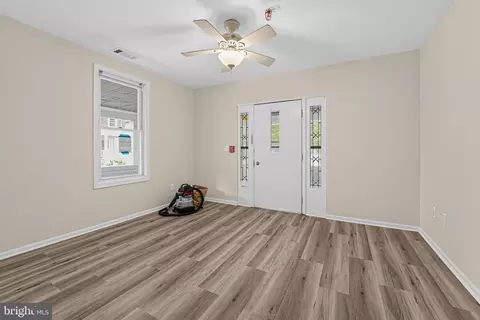 Living - 4801 Crowson Ave, Baltimore, MD 21212 photo 2 of 6