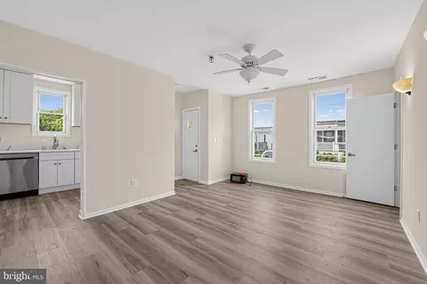 Living - 4801 Crowson Ave, Baltimore, MD 21212 photo 6 of 6
