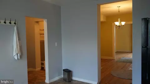 Entry Way - 2261 Sidney Ave, Baltimore, MD 21230 photo 2 of 4
