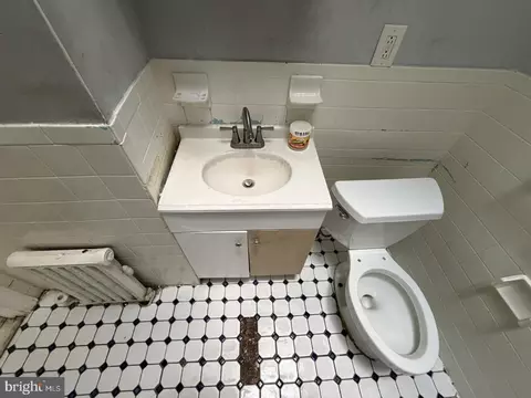 Bath - 2811 Ulman Ave, Baltimore, MD 21215 photo 1 of 1