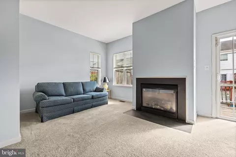 Living - 815 Mchenry St, Baltimore, MD 21230 photo 3 of 4