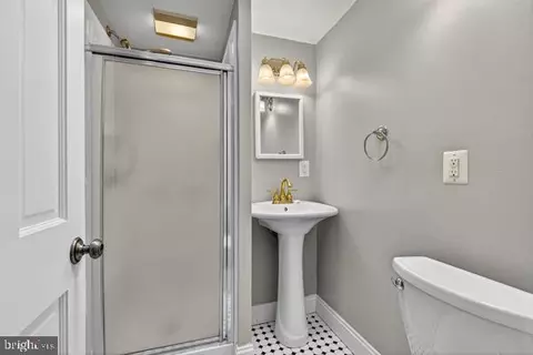 Bath - 624 Scott St, Baltimore, MD 21230 photo 3 of 4
