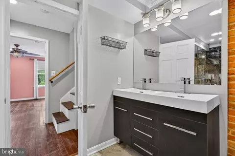 Bath - 624 Scott St, Baltimore, MD 21230 photo 1 of 4