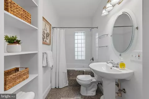 Bath - 2521 Eastern Ave, Baltimore, MD 21224 photo 1 of 2