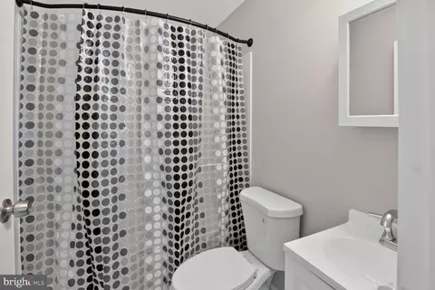 Bath - 4144 Townsend Ave, Brooklyn, MD 21225 photo 1 of 3
