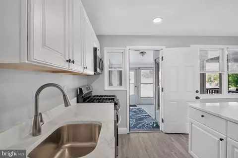 Entry Way - 4144 Townsend Ave, Brooklyn, MD 21225 photo 3 of 4