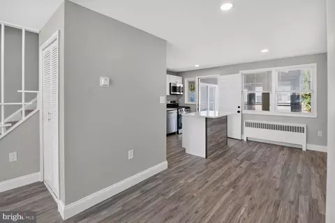 Entry Way - 4144 Townsend Ave, Brooklyn, MD 21225 photo 2 of 4