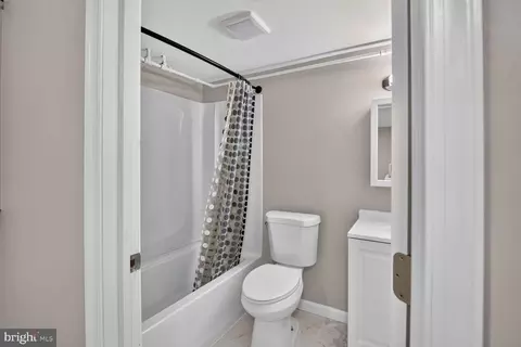 Bath - 4144 Townsend Ave, Brooklyn, MD 21225 photo 2 of 3