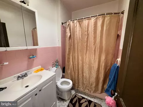 Bath - 2862 Pelham Ave, Baltimore, MD 21213 photo 1 of 3