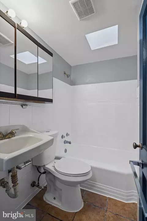 Bath - 3838 Lyndale Ave, Baltimore, MD 21213 photo 1 of 2