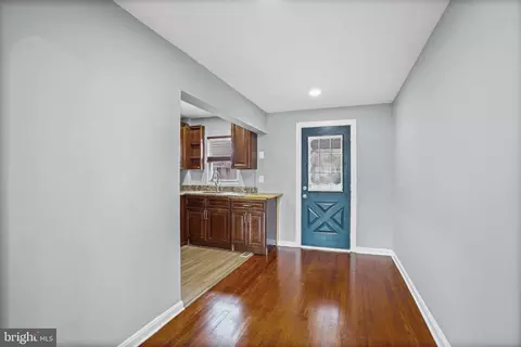 Entry Way - 3838 Lyndale Ave, Baltimore, MD 21213 photo 3 of 6