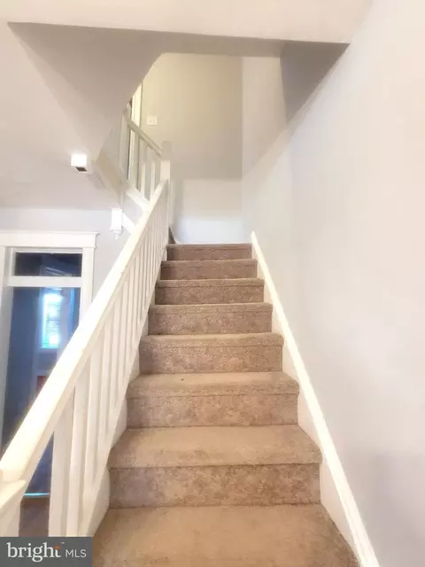 Entry Way - 729 Linnard St, Baltimore, MD 21229 photo 6 of 8