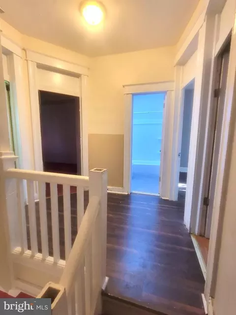 Entry Way - 729 Linnard St, Baltimore, MD 21229 photo 7 of 8