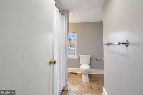 Bath - 2214 Fleet St, Baltimore, MD 21231 photo 3 of 5