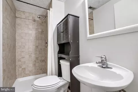 Bath - 2214 Fleet St, Baltimore, MD 21231 photo 2 of 5